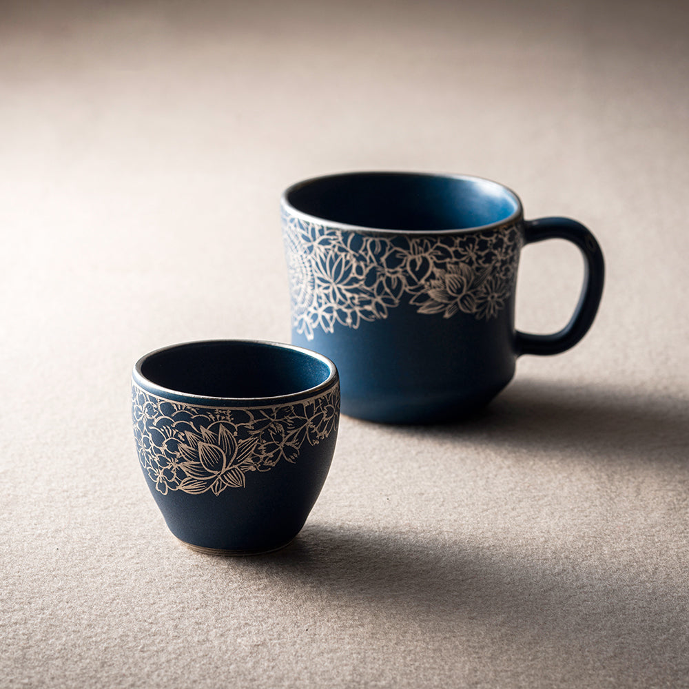 アルボルセラミカ 青地白金彩ぐい吞み 華づくし